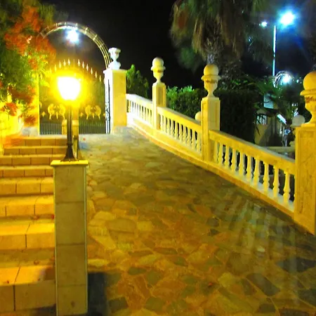 Πανσιόν Castellino 4*