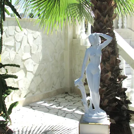 Castellino ゲストハウス 4*