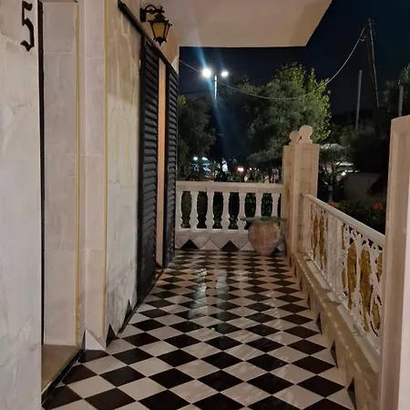 ゲストハウス Castellino ファリラキ