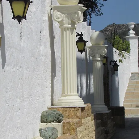 Castellino ゲストハウス ファリラキ